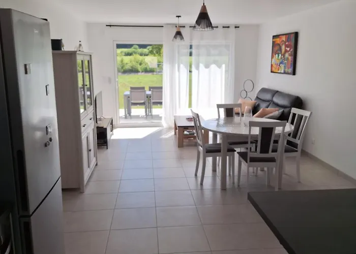 Feriehus Maison Neuve Climatisee , Le Charme Tranquille